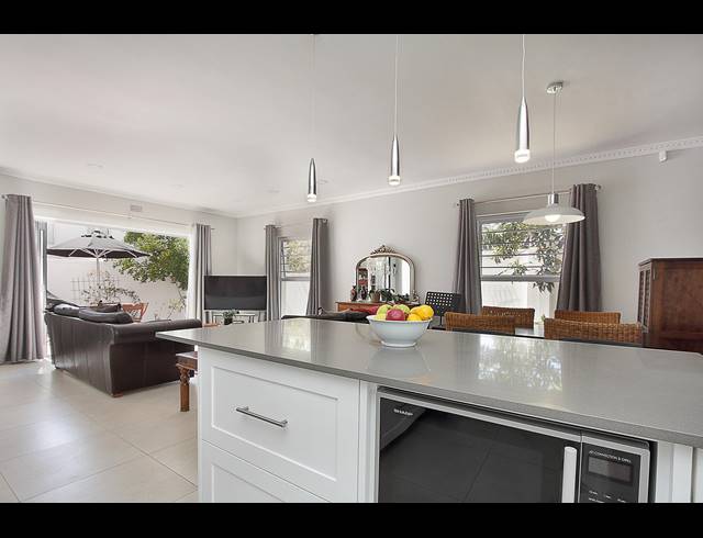 3 BEDROOM TOWNHOUSE TO LET IN KENILWORTH UPPER